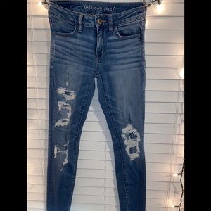 American Eagle mid rise distressed skinny jeans!